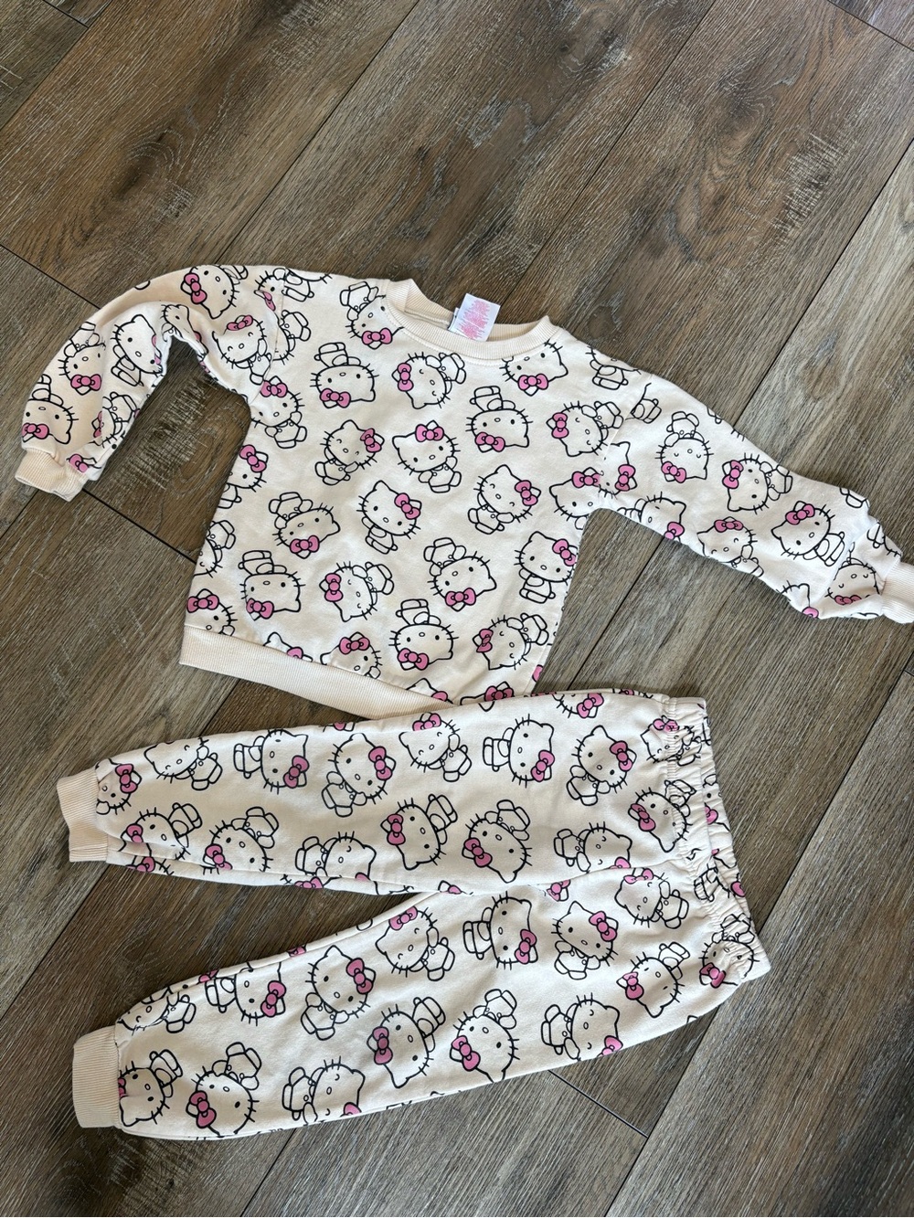 Girls' Cream Hello Kitty Print Pajama Set - Pink Accents 4T